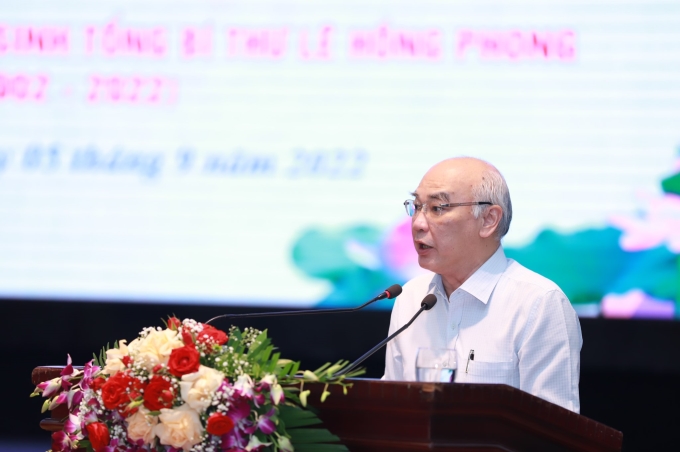 PGS. TS. Bùi Đình Phong, Học viện Chính trị Quốc gia Hồ Chí Minh phát biểu tham luận tại Hội thảo.