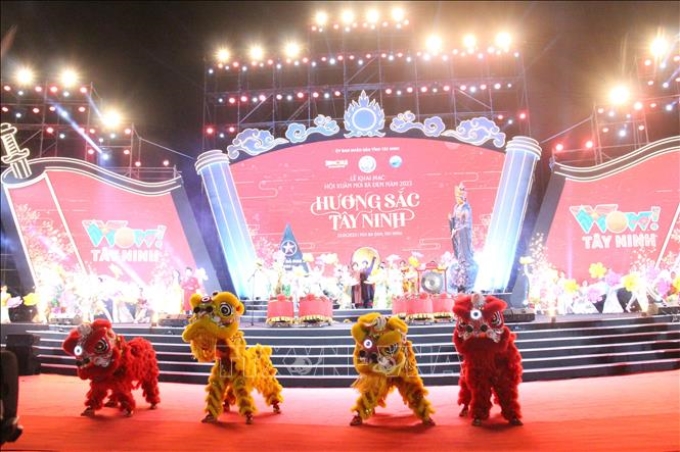 Biểu diễn nghệ thuật tại lễ Khai mạc Hội Xuân núi Bà Đen năm Quý Mão 2023.