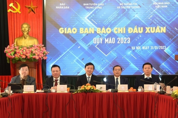 Các đồng chí chủ trì Hội nghị giao ban báo chí đầu Xuân Quý Mão 2023.