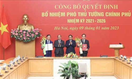 Trao quyết định bổ nhiệm hai tân Phó Thủ tướng Trần Lưu Quang và Trần Hồng Hà