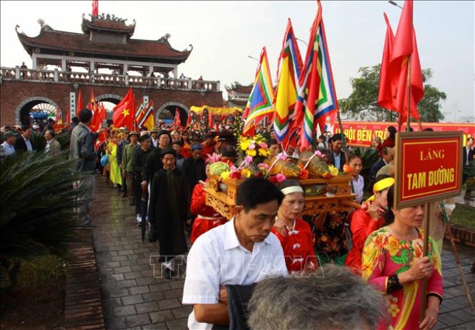 Đám rước của dân làng 8 thôn trong xã Tiến Đức, huyện Hưng Hà tiến về sân đình của đền Trần. Ảnh tư liệu: Thế Duyệt/TTXVN