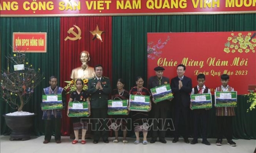 Thường trực Ban Bí thư Võ Văn Thưởng dự chương trình 'Xuân Biên phòng ấm lòng dân bản'