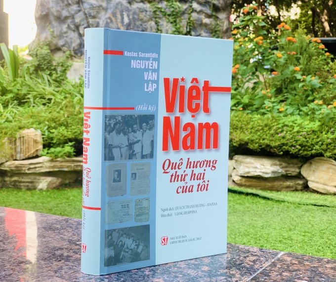 Cuốn sách “Việt Nam - Quê hương thứ hai của tôi” có tên nguyên gốc tiếng Hy Lạp là “Lời chứng của một người Việt gốc Hy Lạp về cuộc đấu tranh giành độc lập của Việt Nam”.. (Ảnh: Chất)