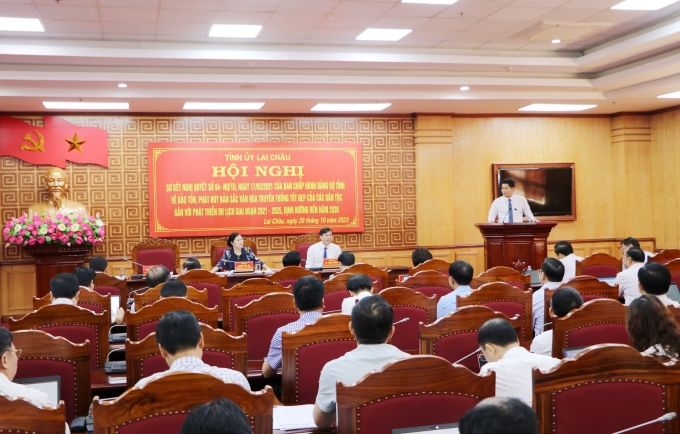 Đồng chí Vũ Mạnh Hà, Ủy viên Dự khuyết Trung ương Đảng chủ trì tham luận tại Hội nghị.