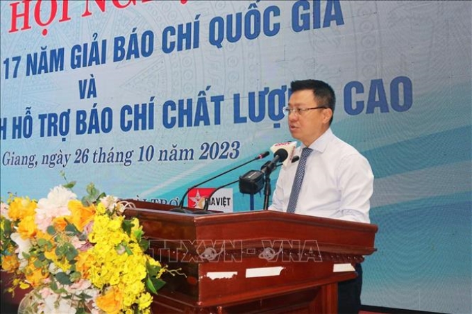 Ông Lê Quốc Minh, Ủy viên Ban Chấp hành Trung ương Đảng, Phó trưởng Ban Tuyên giáo Trung ương, Tổng Biên tập Báo Nhân Dân, Chủ tịch Hội Nhà báo Việt Nam, phát biểu tại Hội nghị.