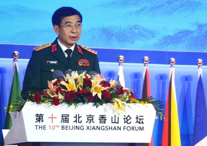 Đại tướng Phan Văn Giang, Bộ trưởng Quốc phòng, phát biểu tại Diễn đàn Hương Sơn Bắc Kinh lần thứ 10. (Ảnh: TTXVN)