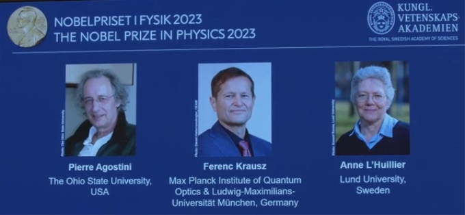 Giải Nobel Vật lý 2023 vinh danh 3 nhà khoa học vì những thí nghiệm mang lại cho nhân loại những công cụ mới để khám thế giới electron (điện tử) bên trong nguyên tử và phân tử.