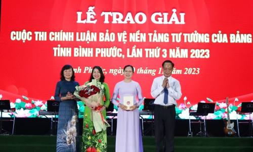 Bình Phước: Trao giải Cuộc thi chính luận về bảo vệ nền tảng tư tưởng của Đảng năm 2023