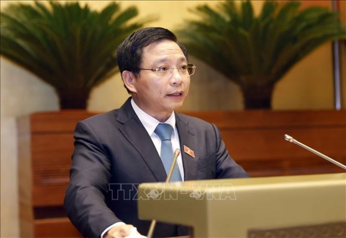 Bộ trưởng Bộ Giao thông vận tải Nguyễn Văn Thắng trình bày Tờ trình về dự án Luật Đường bộ. Ảnh: Doãn Tấn/TTXVN