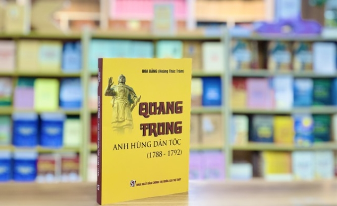 Cuốn sách Quang Trung - Anh hùng dân tộc (1788 - 1792). (Ảnh: TA)