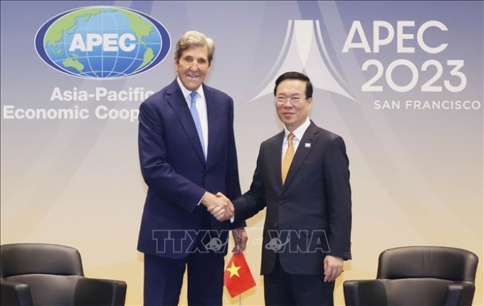 Chủ tịch nước Võ Văn Thưởng tiếp Đặc phái viên của Tổng thống Hoa Kỳ về khí hậu John Kerry. (Ảnh: TTXVN)