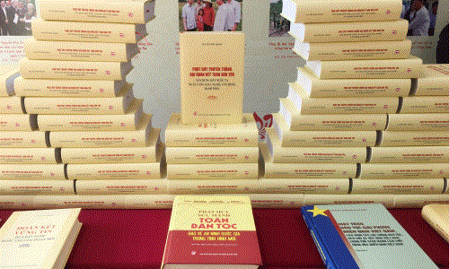 Ra mắt cuốn sách của Tổng Bí thư Nguyễn Phú Trọng về “Phát huy truyền thống đại đoàn kết toàn dân tộc, xây dựng đất nước ta ngày càng giàu mạnh, văn minh, hạnh phúc”