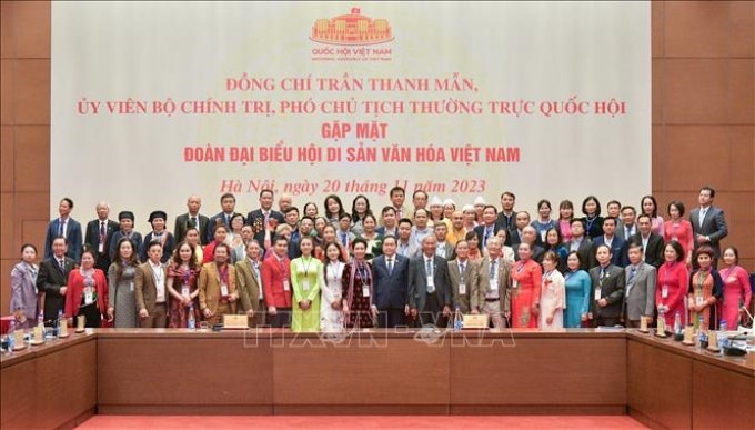 Phó Chủ tịch Thường trực Quốc hội Trần Thanh Mẫn với các đại biểu. (Ảnh: TTXVN)