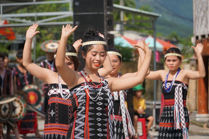 Điệu múa “Tung tung – Da dá” là linh hồn của di sản văn hóa Cơ Tu. Điệu múa "Tung tung - Da dá" được đưa vào bảo tồn và phát huy giá trị văn hóa của đồng bào Cơ Tu ở Quảng Nam theo Chương trình MTQG 1719.