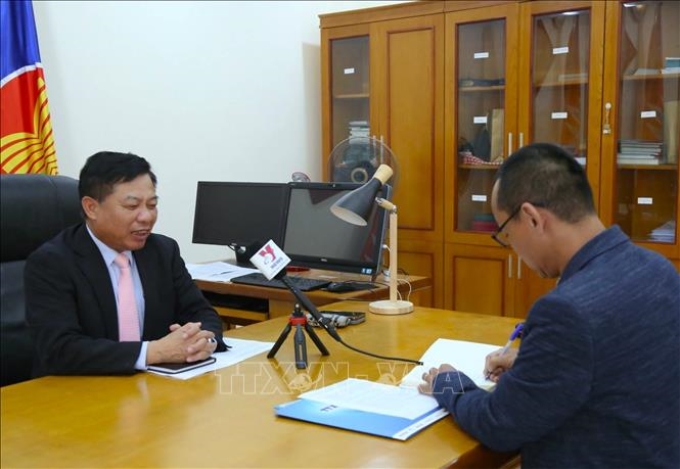 Đại sứ Việt Nam Nguyễn Huy Tăng tại Campuchia trả lời phỏng vấn. (Ảnh: TTXVN)