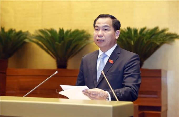 Chủ nhiệm Ủy ban Tài chính, Ngân sách của Quốc hội Lê Quang Mạnh trình bày Báo cáo giải trình, tiếp thu, chỉnh lý dự thảo Nghị quyết về việc áp dụng thuế thu nhập doanh nghiệp bổ sung theo quy định chống xói mòn cơ sở thuế toàn cầu. (Ảnh: TTXVN)