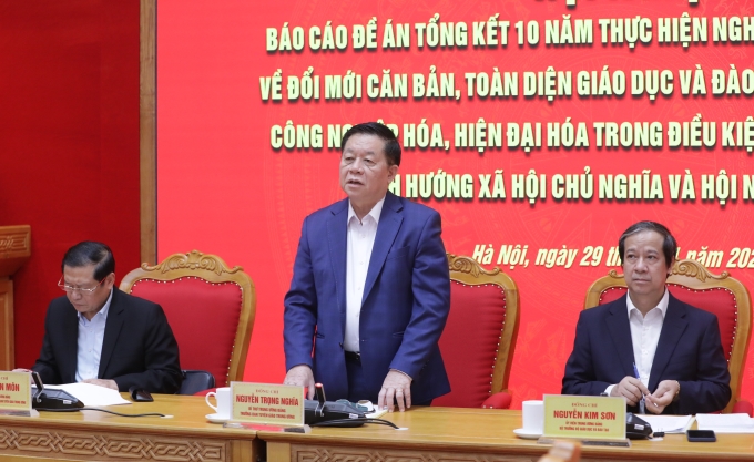 Đồng chí Nguyễn Trọng Nghĩa, Bí thư Trung ương Đảng, Trưởng ban Tuyên giáo Trung ương phát biểu kết luận hội nghị.