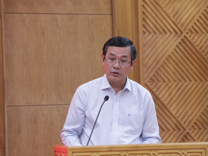 Đồng chí Nguyễn Văn Phúc, Thứ trưởng Bộ Giáo dục và Đào tạo báo cáo tóm tắt về tình hình thực hiện Nghị quyết 29. (Ảnh: TA)