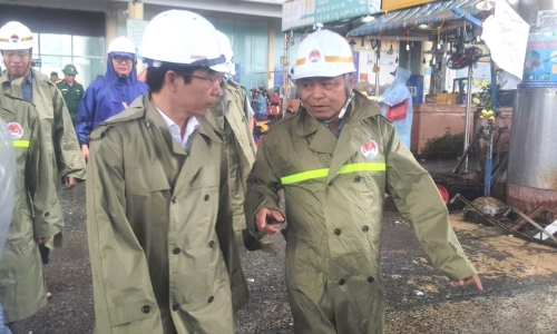 Thứ trưởng Bộ Nông nghiệp và Phát triển nông thôn Nguyễn Hoàng Hiệp kiểm tra công tác phòng, chống thiên tai, mưa lũ tại thành phố Đà Nẵng.