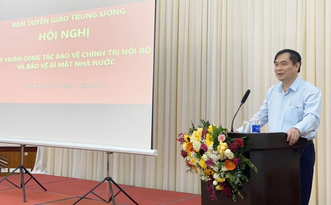 Đồng chí Phan Xuân Thủy phát biểu khai mạc Hội nghị tập huấn.