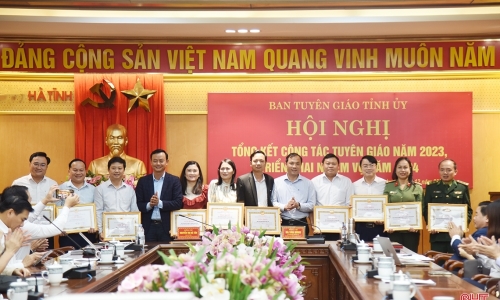 Hà Tĩnh: Tăng cường công tác giáo dục chính trị, tư tưởng cho cán bộ, đảng viên và nhân dân