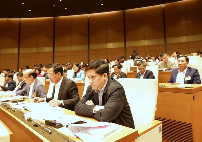 Các đại biểu dự tại điểm cầu Trung ương, Hội trường Diên Hồng, Nhà Quốc hội. (Ảnh: TA)