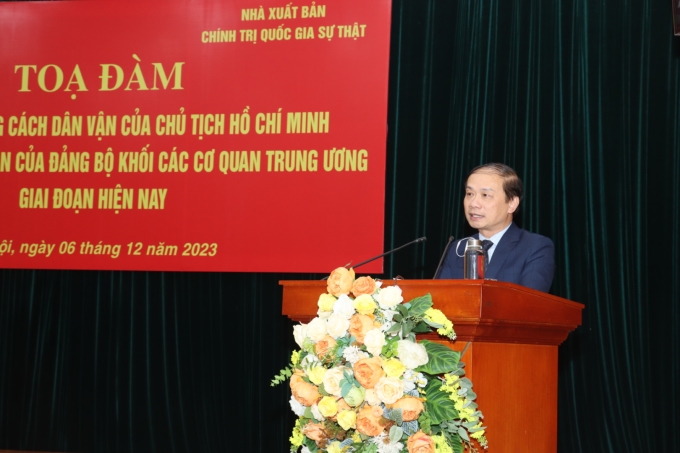 Đồng chí Phạm Tất Thắng phát biểu tại buổi tọa đàm.