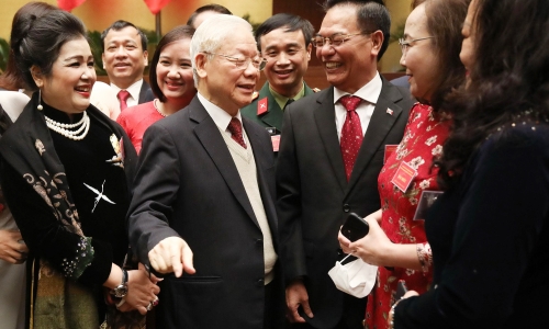 Định hướng hoàn thiện thể chế, chính sách và phát huy nguồn lực xây dựng nền văn hóa Việt Nam “Dân tộc, dân chủ, nhân văn và khoa học”