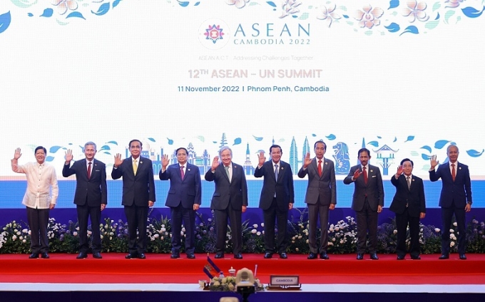 Thủ tướng Chính phủ Phạm Minh Chính cùng lãnh đạo các nước ASEAN và Tổng Thư ký Liên hợp quốc António Guterres tại Hội nghị Cấp cao ASEAN - Liên hợp quốc ở Thủ đô Phnom Penh, Campuchia. (Ảnh: TTXVN)
