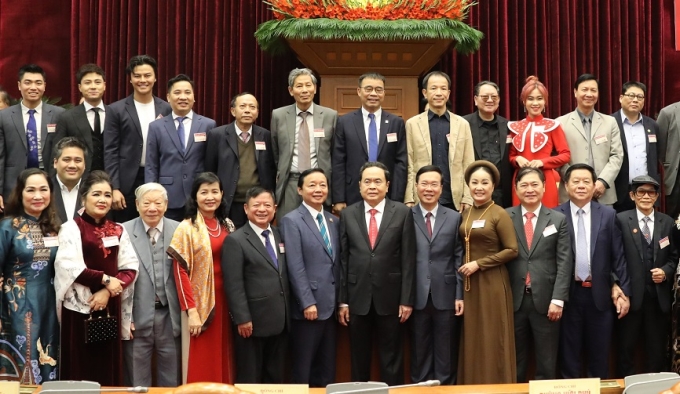 Lãnh đạo Đảng, Nhà nước chụp ảnh lưu niệm cùng các đại biểu trí thức, nhà khoa học, văn nghệ sĩ Xuân Quý Mão 2023.