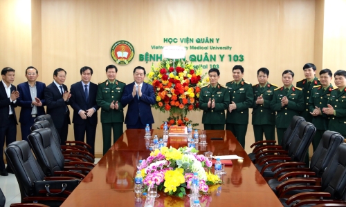 Trưởng ban Tuyên giáo Trung ương Nguyễn Trọng Nghĩa thăm, chúc mừng tại Bệnh viện Quân y 103 và Bệnh viện Nhi Trung ương