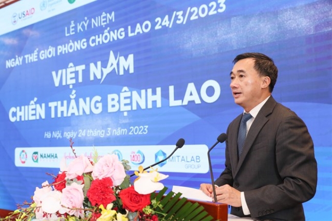 Đồng chí Trần Văn Thuấn, Thứ trưởng Bộ Y tế phát biểu.