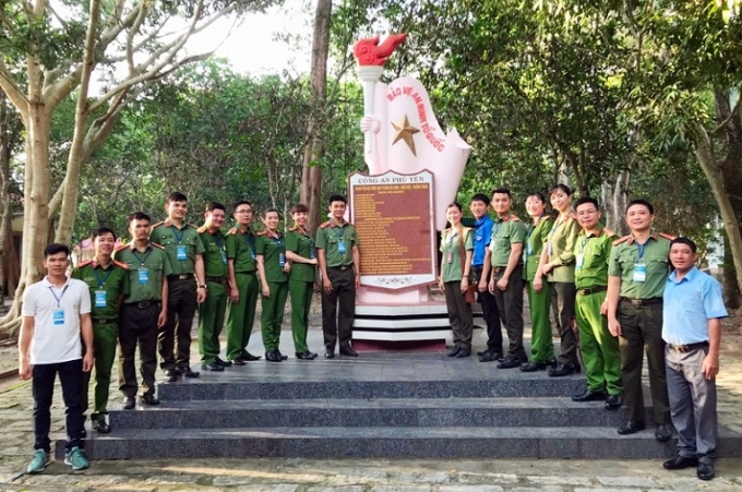 Đoàn Thanh niên Công an tỉnh Phú Yên dâng hoa, dâng hương, tưởng niệm tại Khu di tích quốc gia đặc biệt Ban An ninh Trung ương Cục miền Nam.