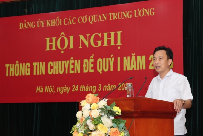 Đồng chí Lại Xuân Lâm định hướng tuyên truyền tại Hội nghị.