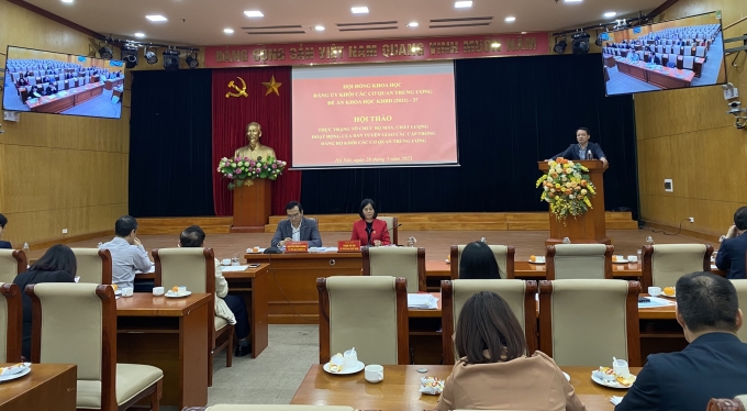 Đồng chí Phạm Huy Phương tham luận tại Hội thảo.