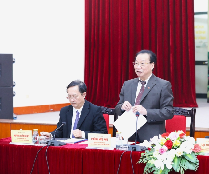 Chủ tịch Hội đồng khoa học các cơ quan Đảng Trung ương Phùng Hữu Phú, đại diện Tổ chuyên gia tư vấn tổng kết Nghị quyết số 27-NQ/TW phát biểu tại Hội nghị. (Ảnh: TA)