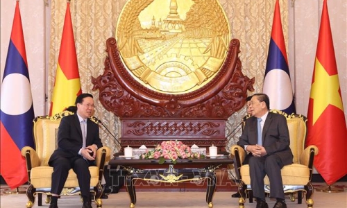 Chủ tịch nước Võ Văn Thưởng thăm các nguyên Lãnh đạo cấp cao của Lào