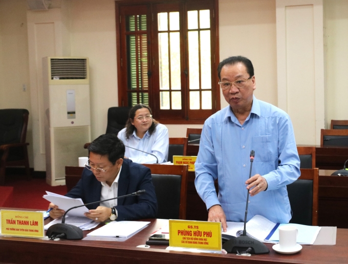 GS. TS. Phùng Hữu Phú, Chủ tịch Hội đồng Khoa học các cơ quan Đảng Trung ương phát biểu tại buổi làm việc. (Ảnh: TA)