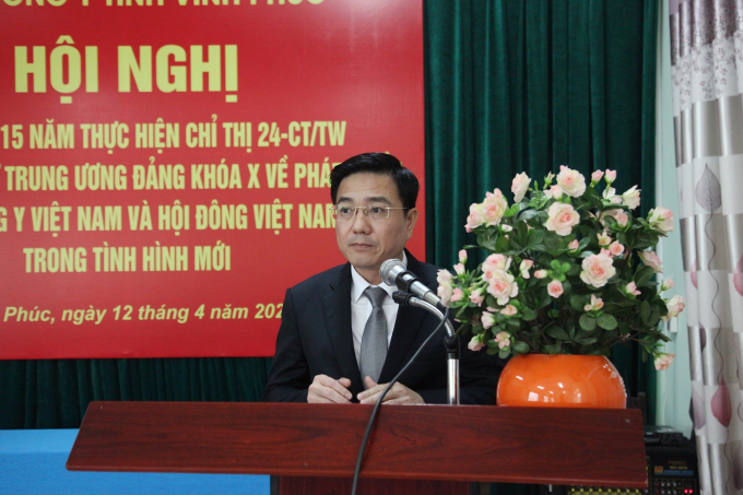 Đồng chí Vũ Việt Văn, Phó Chủ tịch Thường trực UBND tỉnh phát biểu tại hội nghị