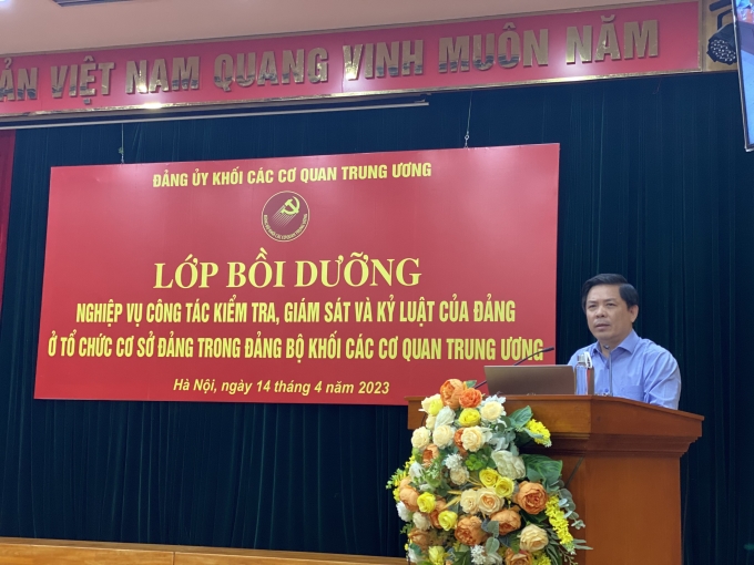 Đồng chí Nguyễn Văn Thể phát biểu chỉ đạo tại lễ khai giảng.