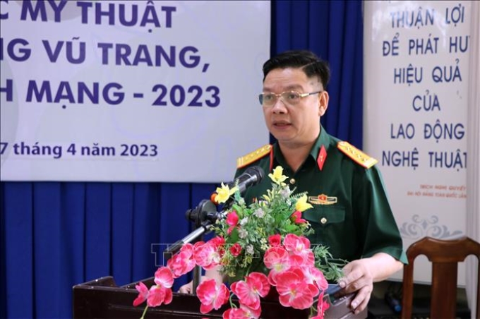 Đại tá Đinh Xuân Hòa, Phó giám đốc Bảo tàng Lịch sử Quân sự Việt Nam, phát biểu khai mạc Trại.