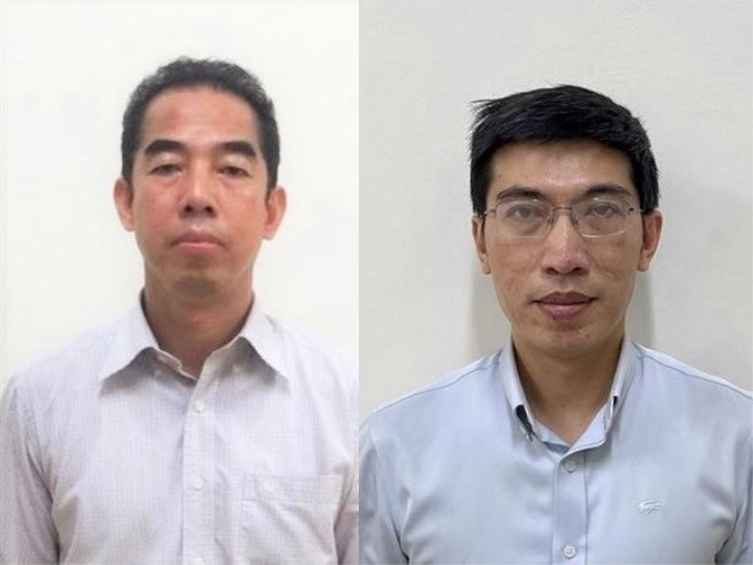 Bị can Tô Anh Dũng - Nguyên Thứ trưởng Bộ Ngoại giao (trái) và bị can Nguyễn Quang Linh - nguyên Trợ lý Phó Thủ tướng Thường trực Chính phủ. (Nguồn: TTXVN)