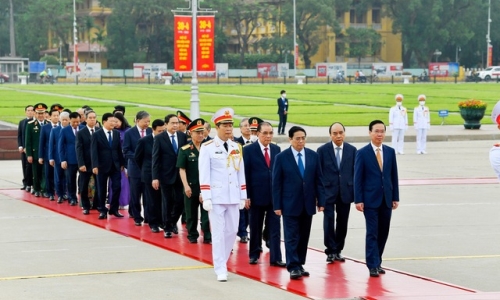 Lãnh đạo Đảng, Nhà nước vào Lăng viếng Chủ tịch Hồ Chí Minh, dâng hương tưởng niệm các Anh hùng liệt sĩ