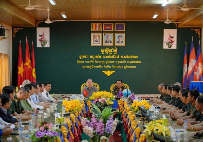 Đoàn công tác tỉnh Kiên Giang chúc Tết Chôl-Chhnăm-Thmây Bộ Tư lệnh Quân khu 3 tại Campuchia.
