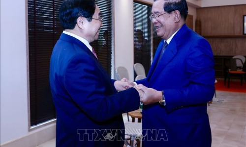 Thủ tướng Phạm Minh Chính gặp Thủ tướng Campuchia Samdech Techo Hun Sen