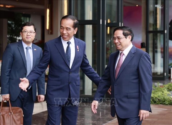 Thủ tướng Phạm Minh Chính gặp Tổng thống Indonesia Joko Widodo. Ảnh: Dương Giang/TTXVN