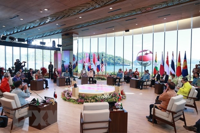 Phiên họp hẹp Hội nghị Cấp cao ASEAN 42. (Ảnh: TTXVN)