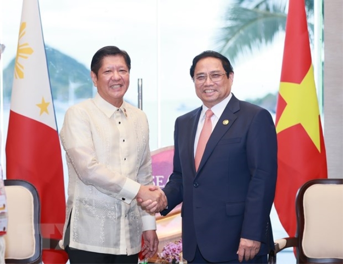 Thủ tướng Phạm Minh Chính gặp Tổng thống Philippines Ferdinand Romualdez Marcos Jr. (Ảnh: TTXVN)