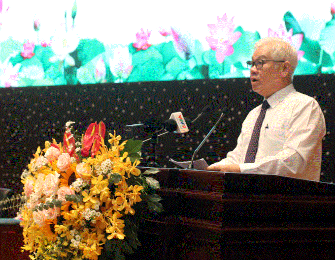 Đồng chí Nguyễn Văn Lợi, Ủy viên Trung ương Đảng, Bí thư Tỉnh ủy Bình Dương phát biểu tại hội nghị.