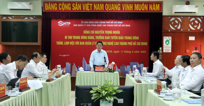 Đồng chí Nguyễn Trọng Nghĩa, Bí thư Trung ương Đảng, Trưởng ban Tuyên giáo Trung ương phát biểu tại buổi làm việc.